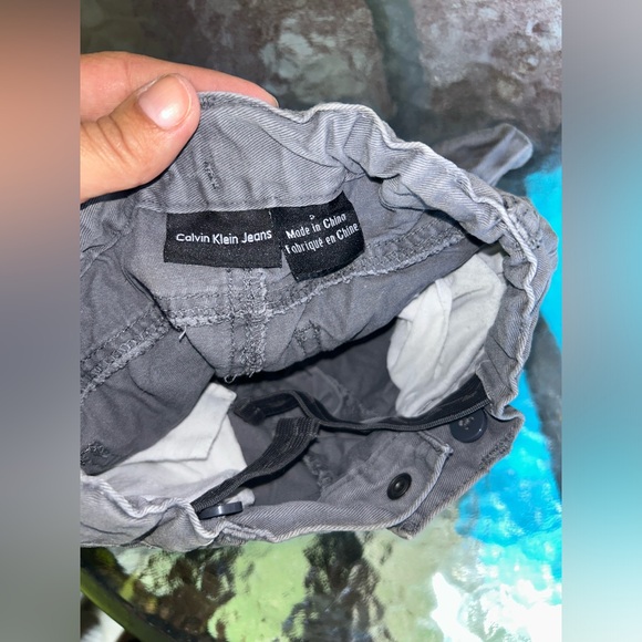 Calvin Klein Jeans | gray jeans shorts with elastic adjustable waist | size 2 - Picture 3 of 4